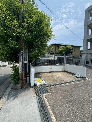 グランドメゾン須磨の駐車場