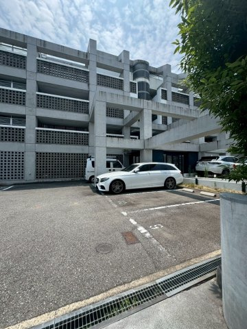グランドメゾン須磨の駐車場