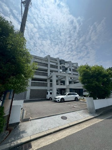 グランドメゾン須磨の駐車場