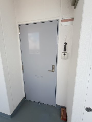 ハイツモリの玄関