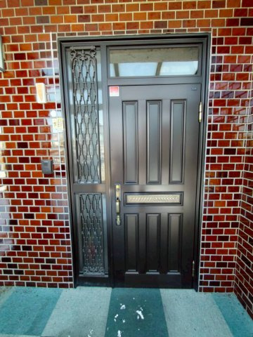 武佐1丁目21　中古住宅の玄関