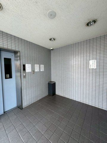 コーポサンルーツⅡのロビー