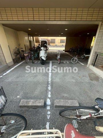 オカピハウスの駐車場