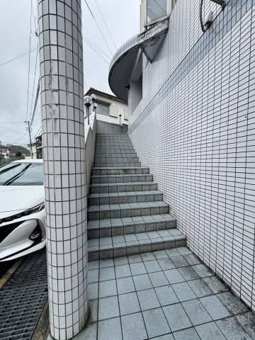 シェスタ白川台のエントランス