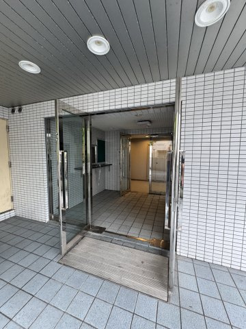 シェスタ白川台のエントランス