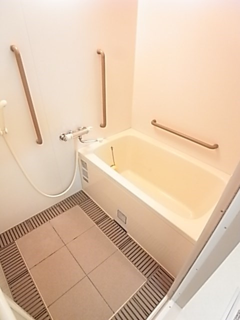 サンリッジ湊川の浴室|コンパクトで使いやすいお風呂です