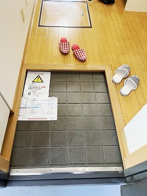 ニュー中町ハウスの玄関