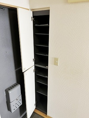 ニュー中町ハウスの玄関