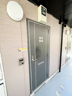 ニュー中町ハウスの玄関