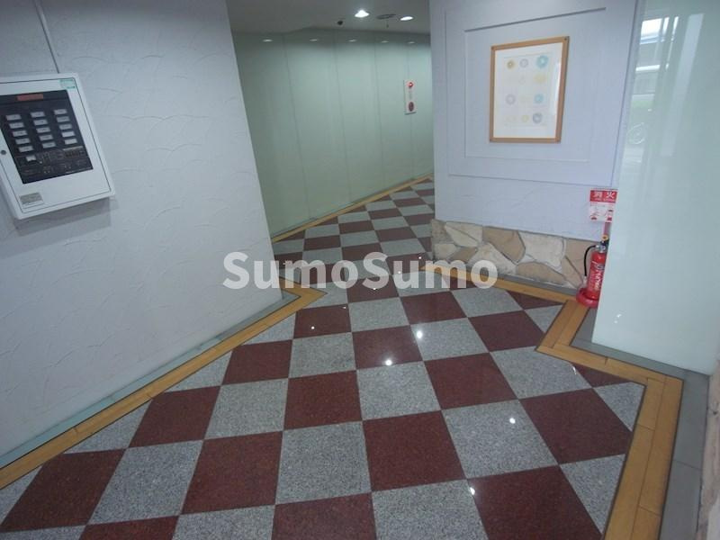 サンビルダー三宮のロビー