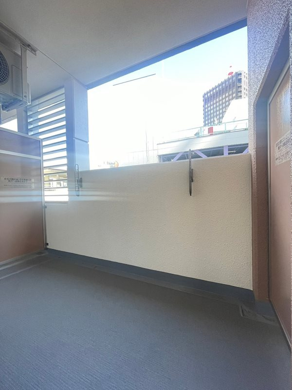 カスタリア三宮のバルコニー