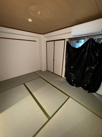 サンロイヤル湊川の和室