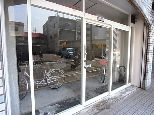 サンロイヤル湊川のエントランス