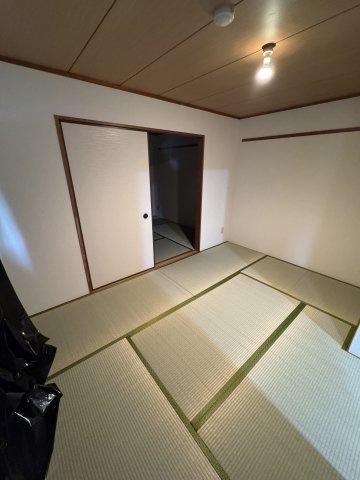 サンロイヤル湊川の寝室