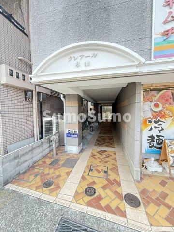クレアール本山のエントランス|建物の内部です