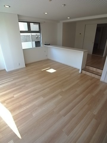 グランパレ苦楽園　北棟の居間・リビング