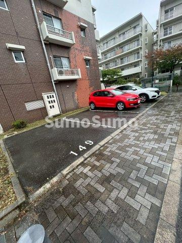 グリーンヒルズ御影11号棟の駐車場