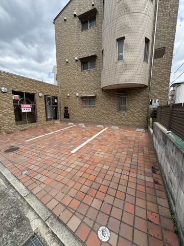 サンハイツ荒田の駐車場