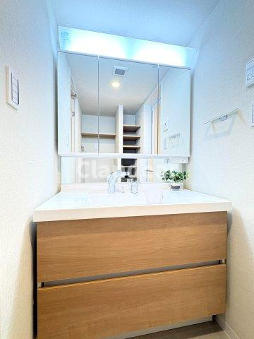 モア・クレスト荒川公園ソレーユ館の独立洗面台|ドキドキの新生活も、安心してスタート。ぴったりの住まいを見つけませんか？クランディアが一緒に住まい選びをサポートします‼　まずは、お気軽にお問合せください　＃クランディア