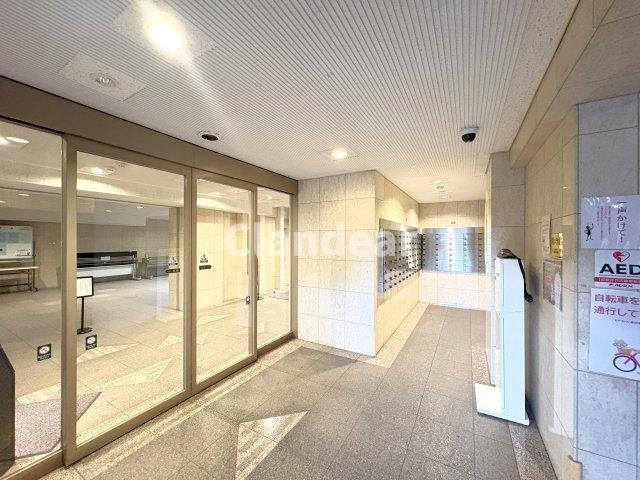 モア・クレスト荒川公園ソレーユ館のロビー|ドキドキの新生活も、安心してスタート。ぴったりの住まいを見つけませんか？クランディアが一緒に住まい選びをサポートします‼　まずは、お気軽にお問合せください　＃クランディア