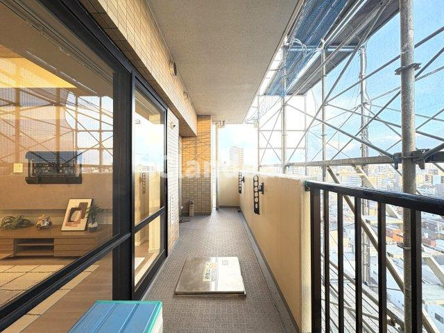 モア・クレスト荒川公園ソレーユ館のバルコニー|ドキドキの新生活も、安心してスタート。ぴったりの住まいを見つけませんか？クランディアが一緒に住まい選びをサポートします‼　まずは、お気軽にお問合せください　＃クランディア