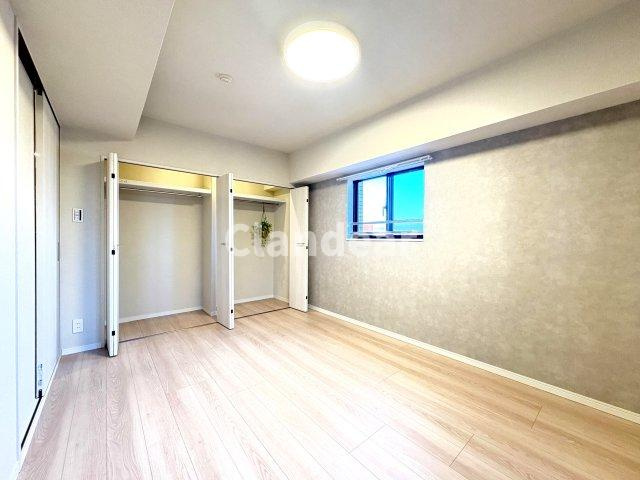 モア・クレスト荒川公園ソレーユ館の洋室|ドキドキの新生活も、安心してスタート。ぴったりの住まいを見つけませんか？クランディアが一緒に住まい選びをサポートします‼　まずは、お気軽にお問合せください　＃クランディア