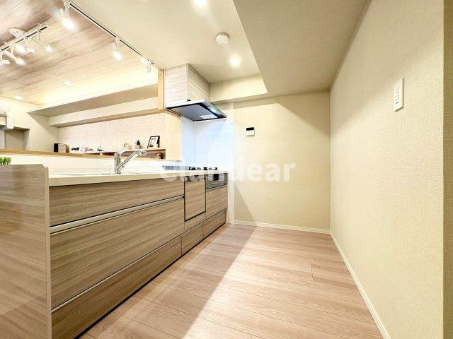 モア・クレスト荒川公園ソレーユ館のキッチン|ドキドキの新生活も、安心してスタート。ぴったりの住まいを見つけませんか？クランディアが一緒に住まい選びをサポートします‼　まずは、お気軽にお問合せください　＃クランディア