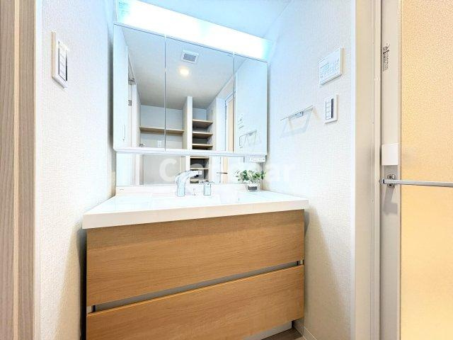 モア・クレスト荒川公園ソレーユ館の独立洗面台|ドキドキの新生活も、安心してスタート。ぴったりの住まいを見つけませんか？クランディアが一緒に住まい選びをサポートします‼　まずは、お気軽にお問合せください　＃クランディア