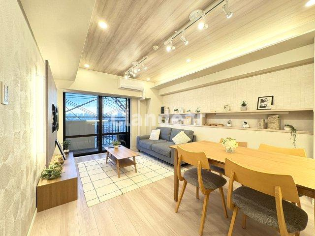 モア・クレスト荒川公園ソレーユ館の居間・リビング|ドキドキの新生活も、安心してスタート。ぴったりの住まいを見つけませんか？クランディアが一緒に住まい選びをサポートします‼　まずは、お気軽にお問合せください　＃クランディア