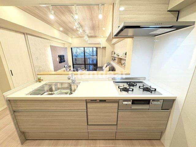 モア・クレスト荒川公園ソレーユ館のキッチン|ドキドキの新生活も、安心してスタート。ぴったりの住まいを見つけませんか？クランディアが一緒に住まい選びをサポートします‼　まずは、お気軽にお問合せください　＃クランディア