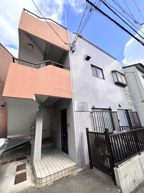 ゴールドリーフ山本の外観