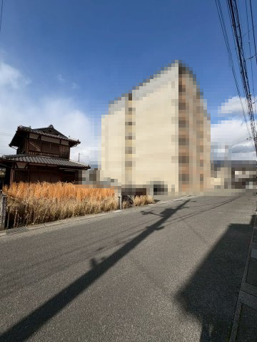 【成約済】亀岡市篠町馬堀駅前2丁目の前面道路含む現地写真|現況：上物ございます。