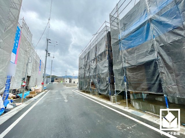 大津市雄琴５丁目　2期　12号棟の前面道路含む現地写真