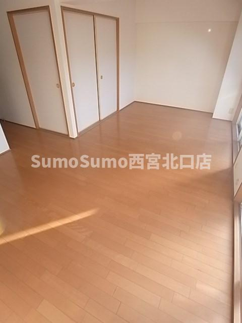 カサ・デラ・ルーチェ苦楽園の居間・リビング