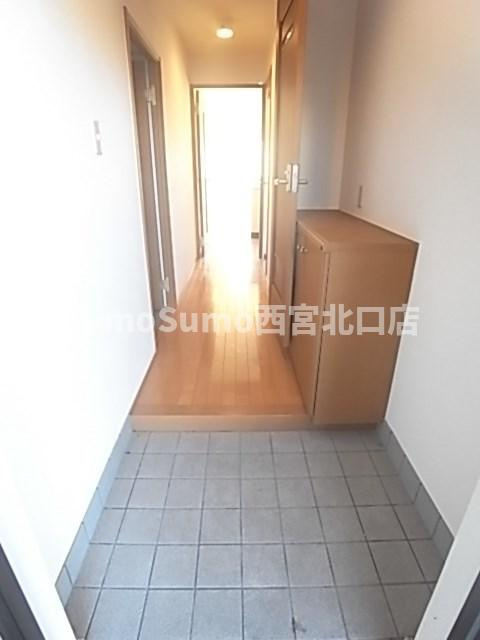 カサ・デラ・ルーチェ苦楽園の玄関