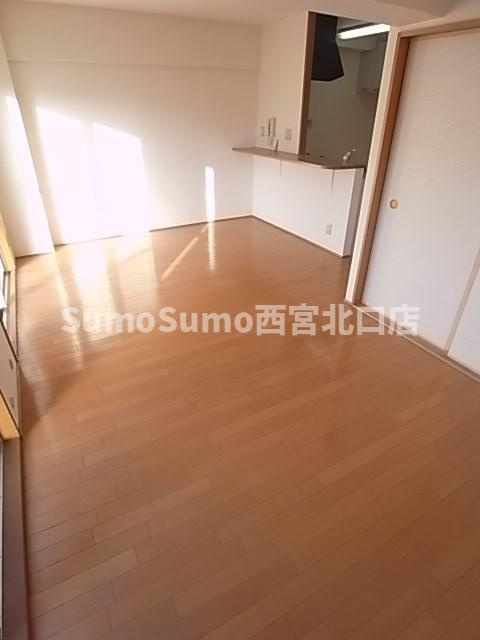 カサ・デラ・ルーチェ苦楽園の居間・リビング