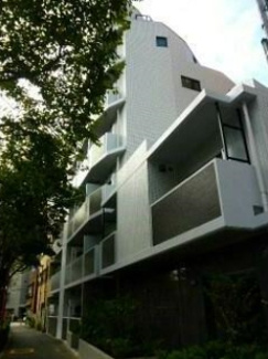 【外観】 | 鉄筋コンクリート造のがっちりとした建物。