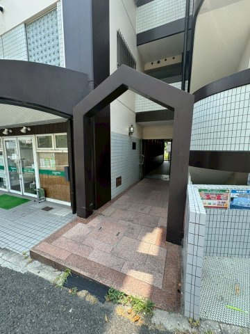グリーンハイツ妙法寺A棟のエントランス