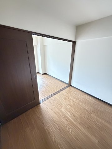 グローリー元町の洋室