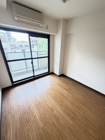 グローリー元町の寝室