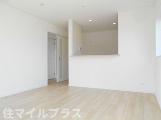 【居間・リビング】 | 矢吹町東郷新築一戸建て2棟 | こちらのリビングで趣味の時間をお楽しみください