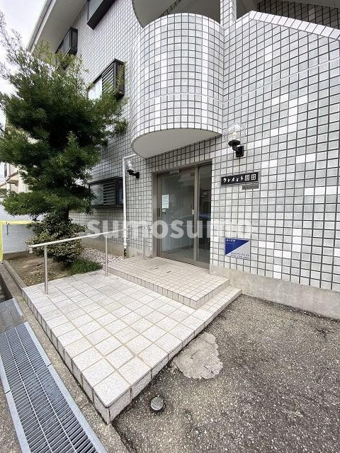 クレメント園田のエントランス