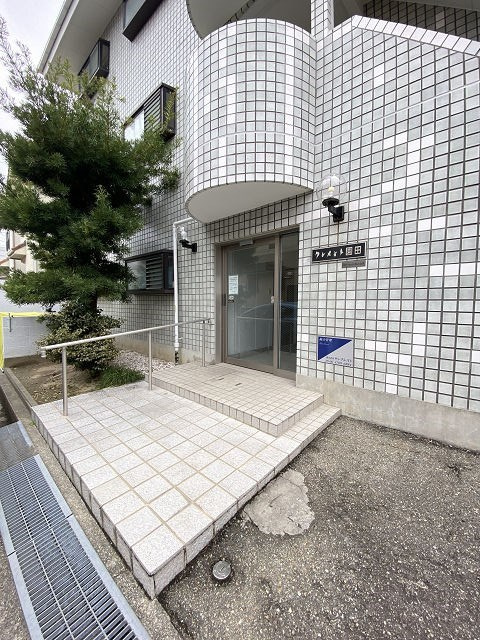 クレメント園田のエントランス