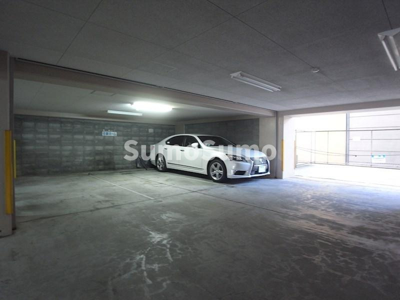 エスリード三宮の駐車場