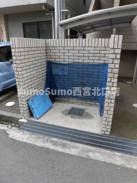 コモ西宮北口の外観