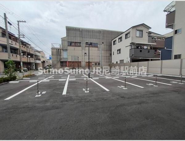 エスリード大阪ラ・リュールの駐車場|車をお持ちの方に嬉しい駐車場付きの物件です