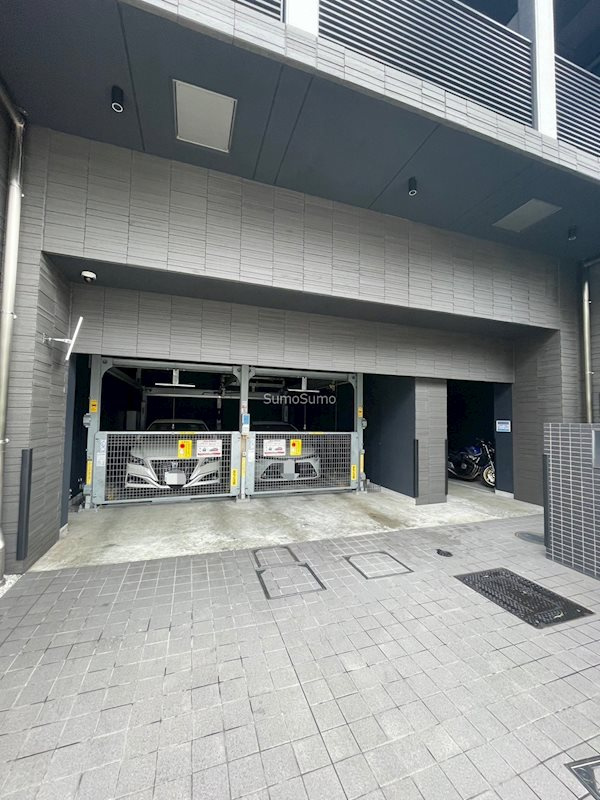 コンフォリア北堀江一丁目の駐車場