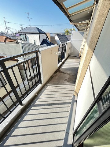 サニーパレス （下大市東町）のバルコニー