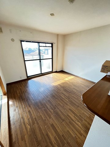 サニーパレス （下大市東町）の居間・リビング