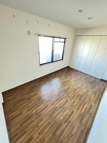 サニーパレス （下大市東町）の居間・リビング